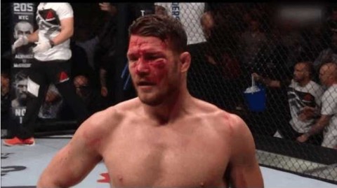 UFC 294头条主赛复盘：马哈切夫首回合高扫KO大帝，轻量级霸权无可撼动