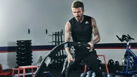 贝克汉姆健身房挥汗如雨，雕刻完美身形