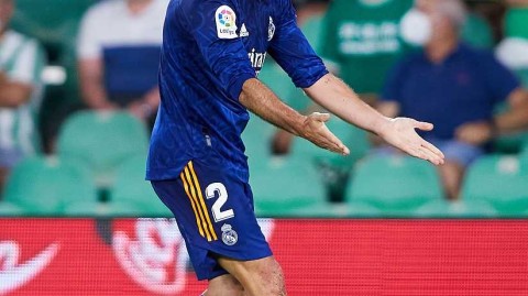 贝蒂斯铁桶阵困不住真龙 本泽马神级助攻卡瓦哈尔绝杀