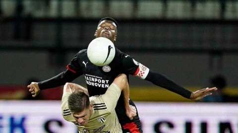 飞燕凌空 五球破晓 埃因霍温客场大胜穆拉