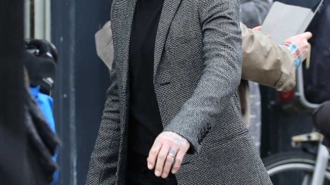 贝克汉姆伦敦街头演绎英伦风尚，贝氏“挥手杀”再现绅士魅力
