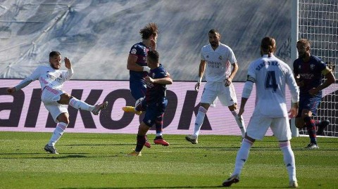 西甲：阿扎尔世界波破球荒，本泽马双响，皇马4比1大胜韦斯卡