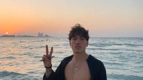 贝莱林海滩时尚大片：绿茵场外的型男风采