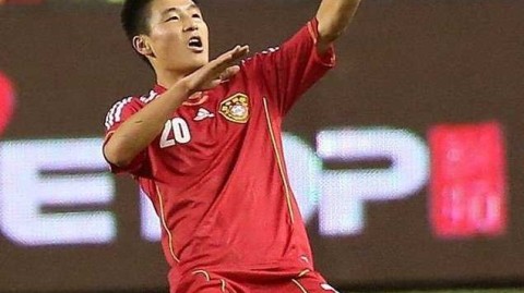 广州德比一边倒！恒大5-0狂胜富力豪取十连胜，艾克森戴帽登顶射手榜