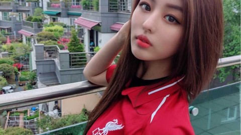 韩国火辣女模竟是利物浦死忠 这身材堪称完美