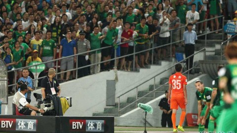 工体神话破灭！勒夫帽子戏法+格隆红牌，鲁能客场3-0碾压国安改写争冠格局