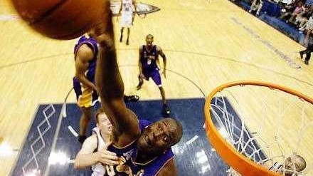 2002年NBA总决赛回顾：OK组合统治攻防，紫金王朝横扫篮网完成三连冠伟业