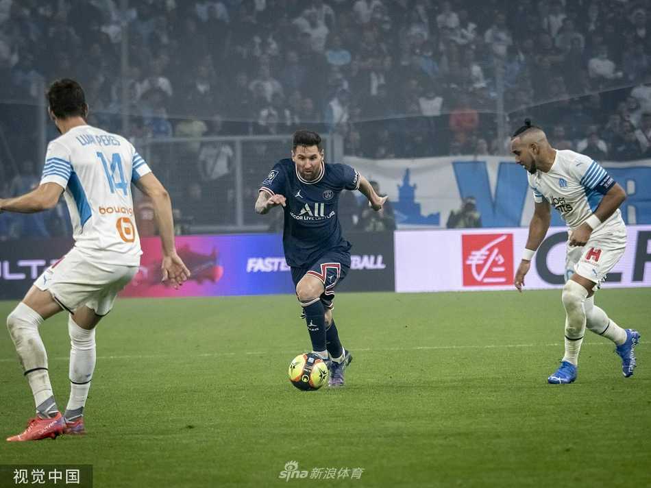 纳瓦斯高接抵挡力保城门不失，哥斯达黎加门神用一次次稳健的扑救，为十人应战的巴黎守住了最后一道防线。