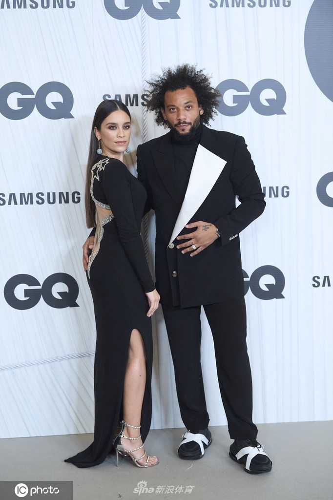 马塞洛以颠覆性的时尚造型出现在GQ盛典红毯，夸张的廓形外套搭配个性配饰，彰显出他桀骜不驯的潮流品味，眼神中充满了自信与从容。