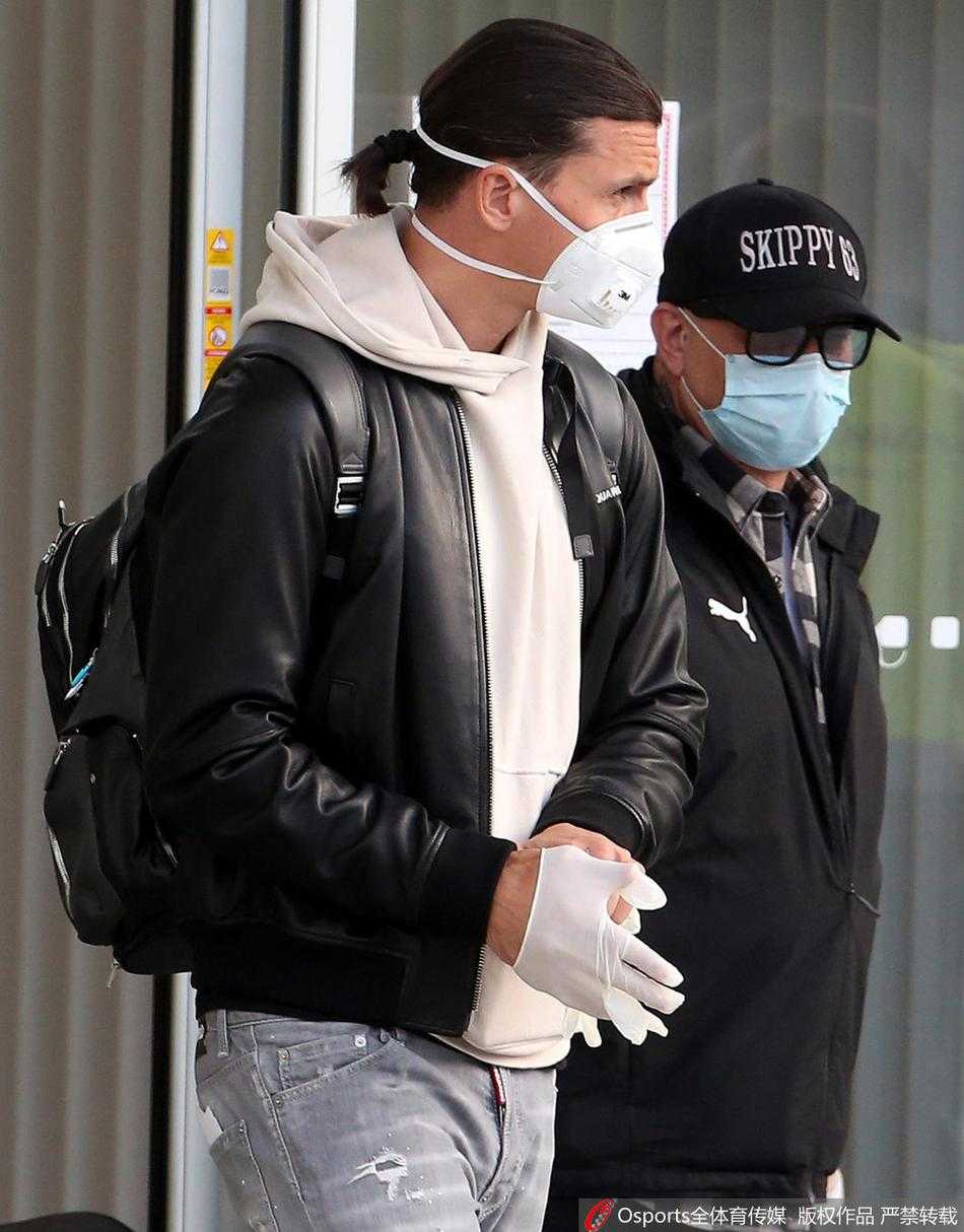 神塔归来，全副武装的伊布眼神依旧凌厉，他戴着口罩和手套走出机场，背后是空旷的米兰街道，宣告着那个无所不能的奉先重回战场。