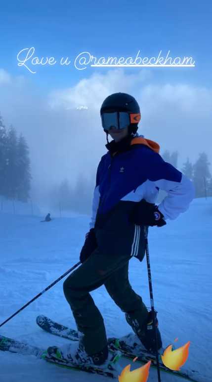 克鲁兹雪板腾空惊艳贝嫂 全家惠斯勒滑雪庆生 维多利亚在社交媒体上分享了一张丈夫的帅照,只见大卫·贝克汉姆惬意地坐在雪地上休息,头上戴着一顶带有他迈阿密国际球队标志的绒线帽,显得十分放松。