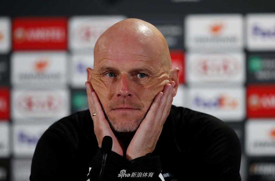 哥本哈根将士们在训练场上围成一圈，目光坚毅，手臂相互搭肩，仿佛一座正在喷发前积蓄能量的北欧火山，静待凯尔特人公园的惊涛骇浪。