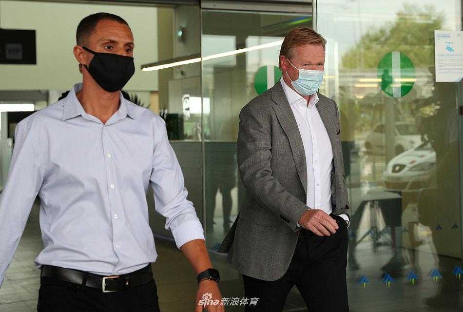 科曼在众人陪同下离开发布会现场，背影显得沉稳而有力。他走过的通道，曾见证过无数巴萨传奇的来来往往，而今他将作为主帅，带领球队走出低谷。