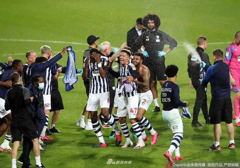 进球瞬间的激情释放，迪安加纳滑跪庆祝点燃山楂球场