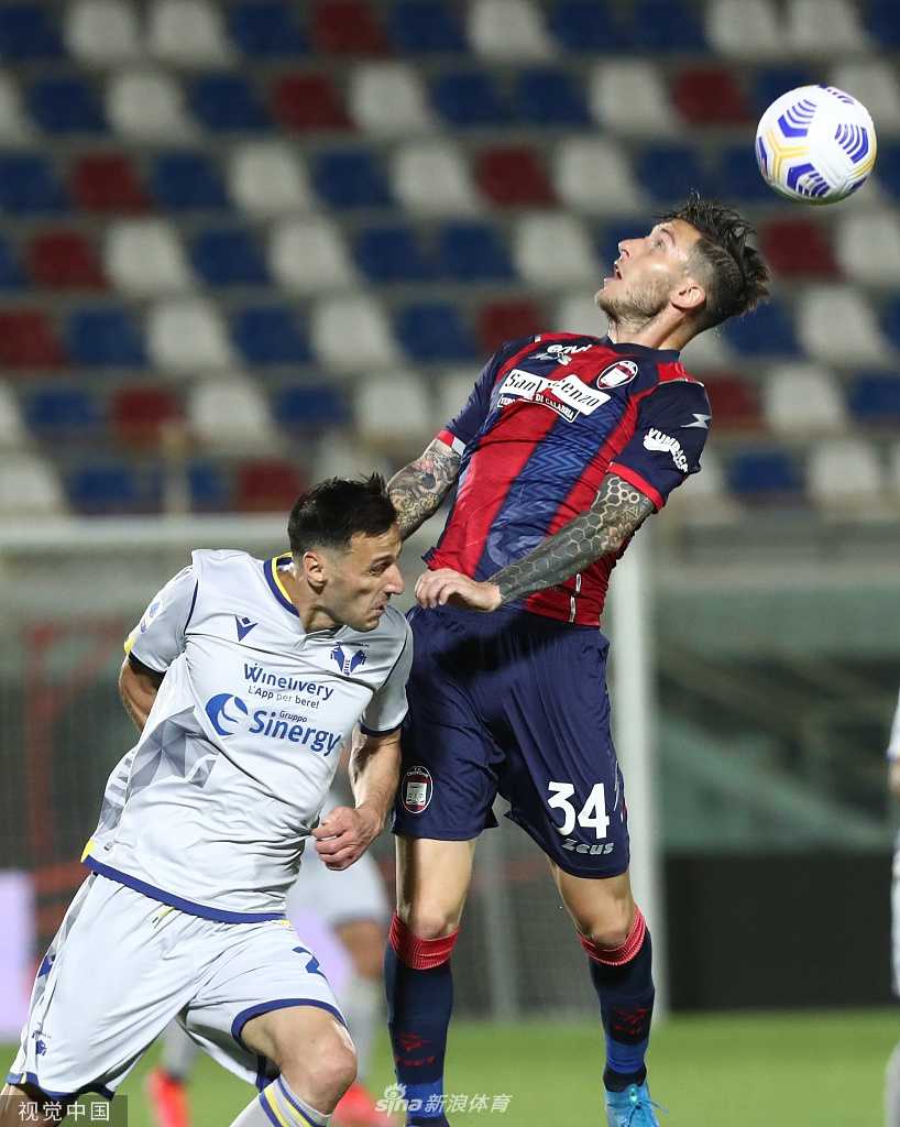 莫利纳不慎自摆乌龙瞬间面露无奈京特尔头球造成其乌龙
