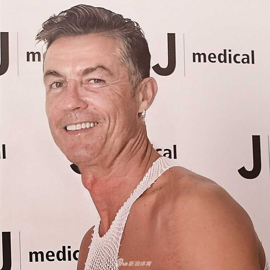 姆巴佩和内马尔，桑巴足球与青春风暴的代言人，当他们老去，或许会像当年的前辈一样，坐在场边，微笑着看着又一批天才在绿茵场上续写他们的传说。