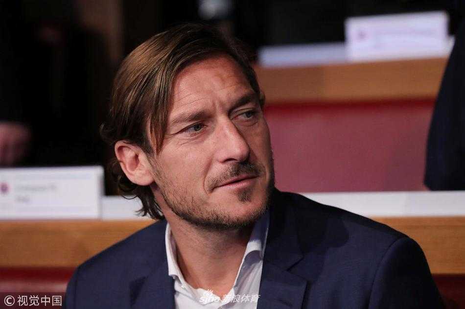 最终的抽签结果全部尘埃落定，现场大屏幕上整齐地排列着八组对决，强强对话的格局已然形成，静待来年春天的终极较量。