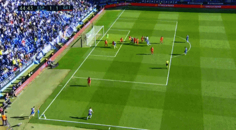 塞维利亚的皮斯胡安球场，武磊在禁区前沿不停球直接凌空抽射，皮球划过一道美妙的弧线钻入死角，展现了他出色的射门技术和心理素质。