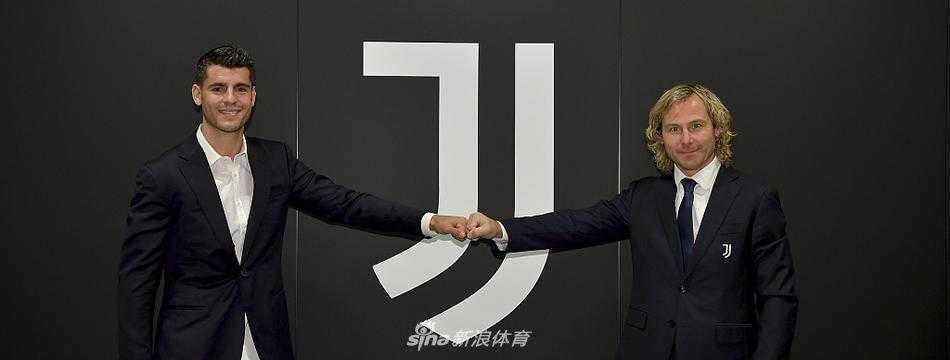 尤文图斯官方社交媒体发布的莫拉塔抵达海报，采用黑白漫画风格，将莫拉塔的面孔与尤文图斯的城市剪影融合在一起，寓意着英雄与城市的再次融合，新的篇章就此开启。