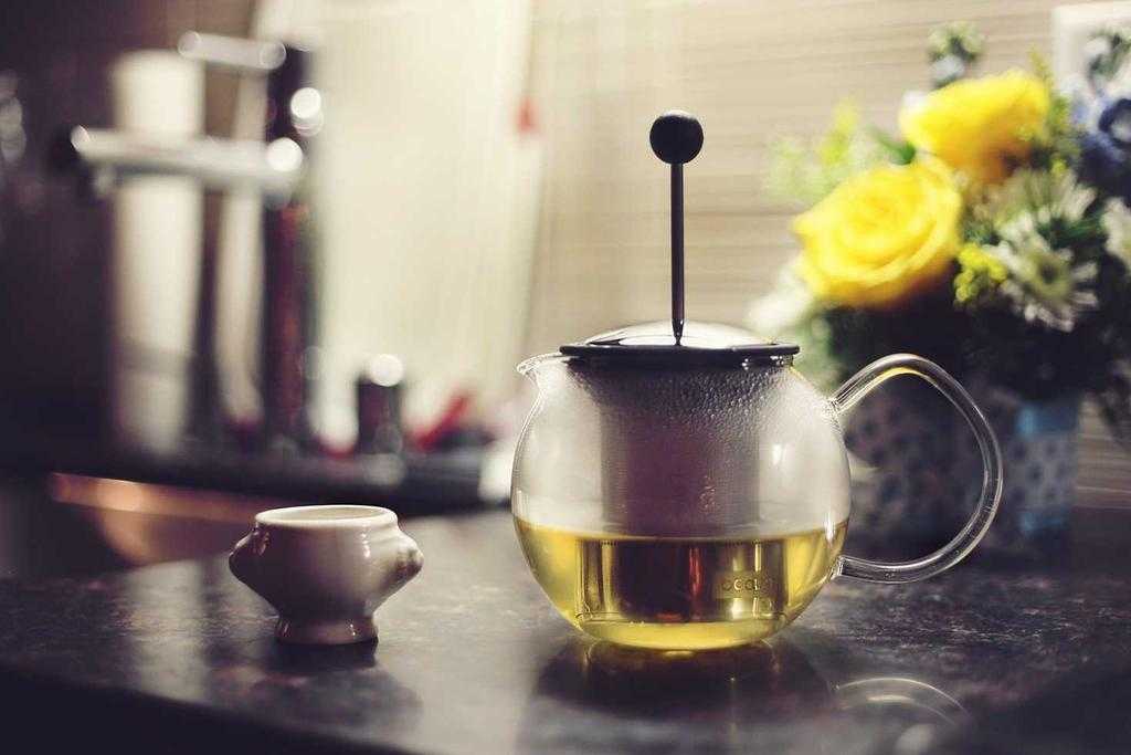 安德烈-戈麦斯在左路观察队友跑位后，送出一记落点极佳的传中球，精准地找到了埋伏在禁区后点的迈克尔-基恩。