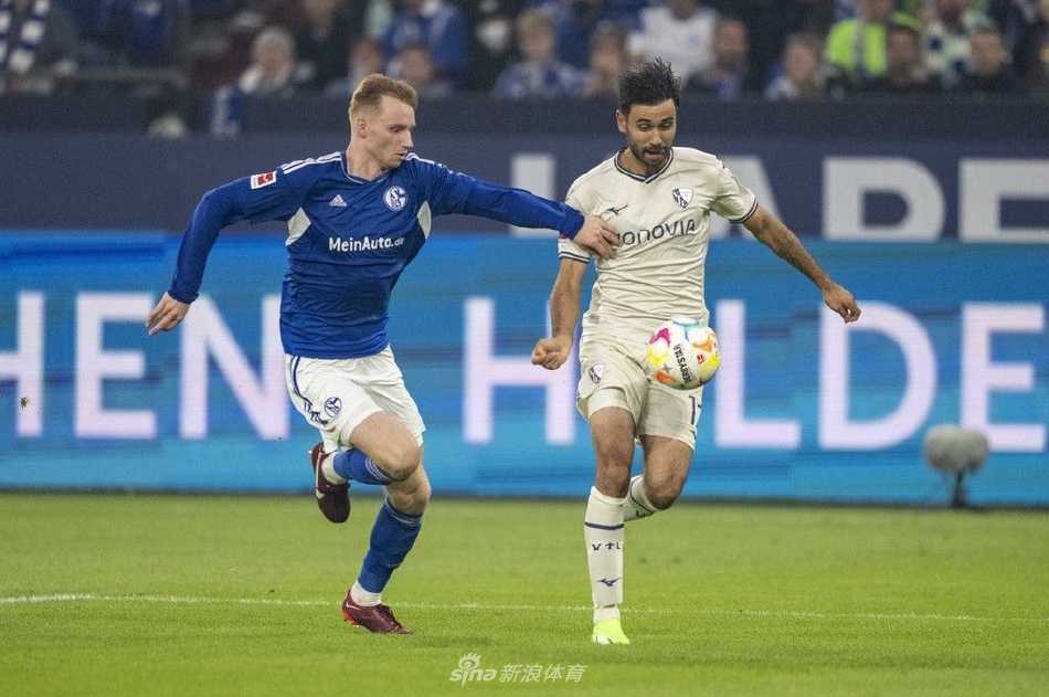 替补奇兵波尔特高高跃起头球破门，锁定胜局后振臂怒吼