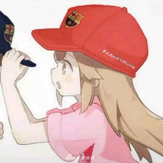切尔西铁血蓝军的温柔一面，两人身着蓝色系服装，背后是斯坦福桥的落日余晖
