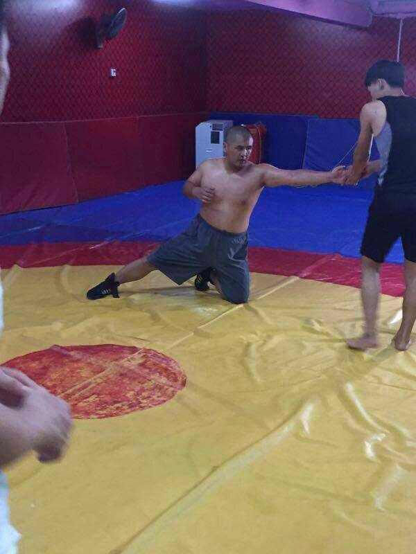 127拳！太极雷雷复出战落败，赛后含泪承认“太极拳不适合打斗”