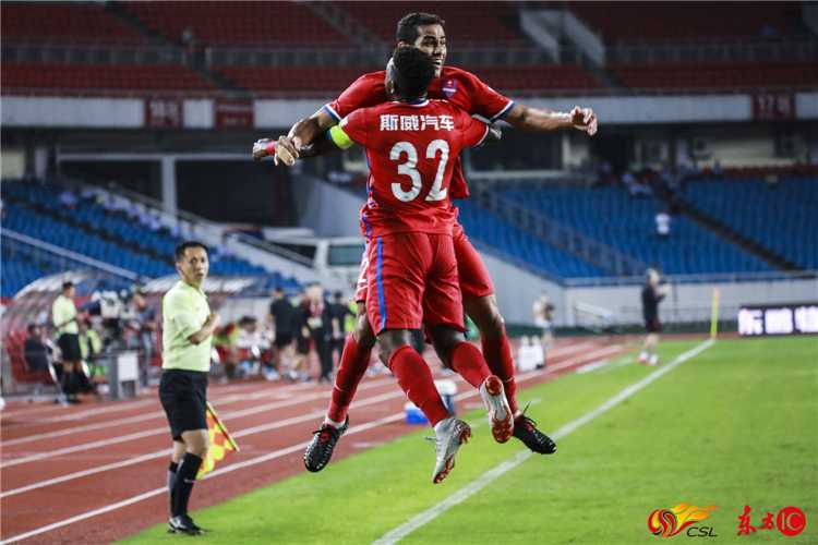 中超第17轮权健3-0申花复盘：卡帅变阵铸就主场大捷，赵旭日双响帕托世界波叩开亚冠之门
