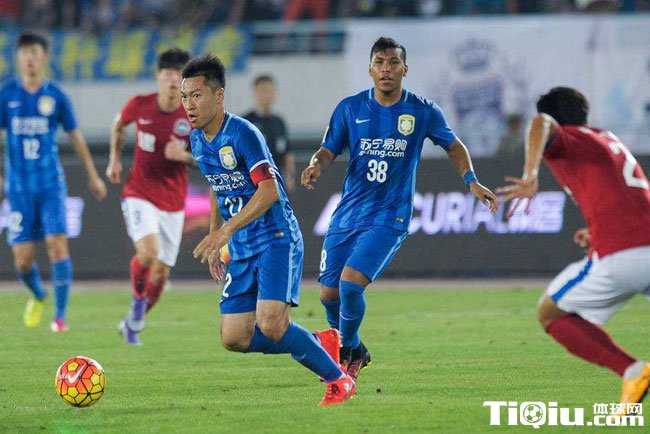 亚冠H组头名告破：苏宁四连胜终结，济州联客场2-1逆转