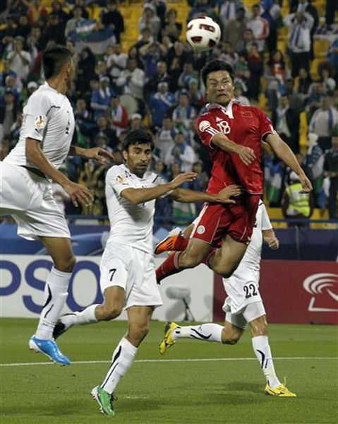 国足2-0领先痛失好局 邵佳一首秀暴露最大隐忧 国足2-0领先痛失好局 邵佳一首秀暴露最大隐忧