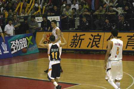 广东主场101-92复仇江苏，单节净胜18分奠定胜局