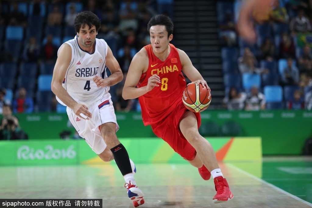 经查证，中国国家男子足球队在2026年的国际比赛窗口期内，并没有与塞尔维亚国家队安排热身赛。目前明确的对阵安排是：